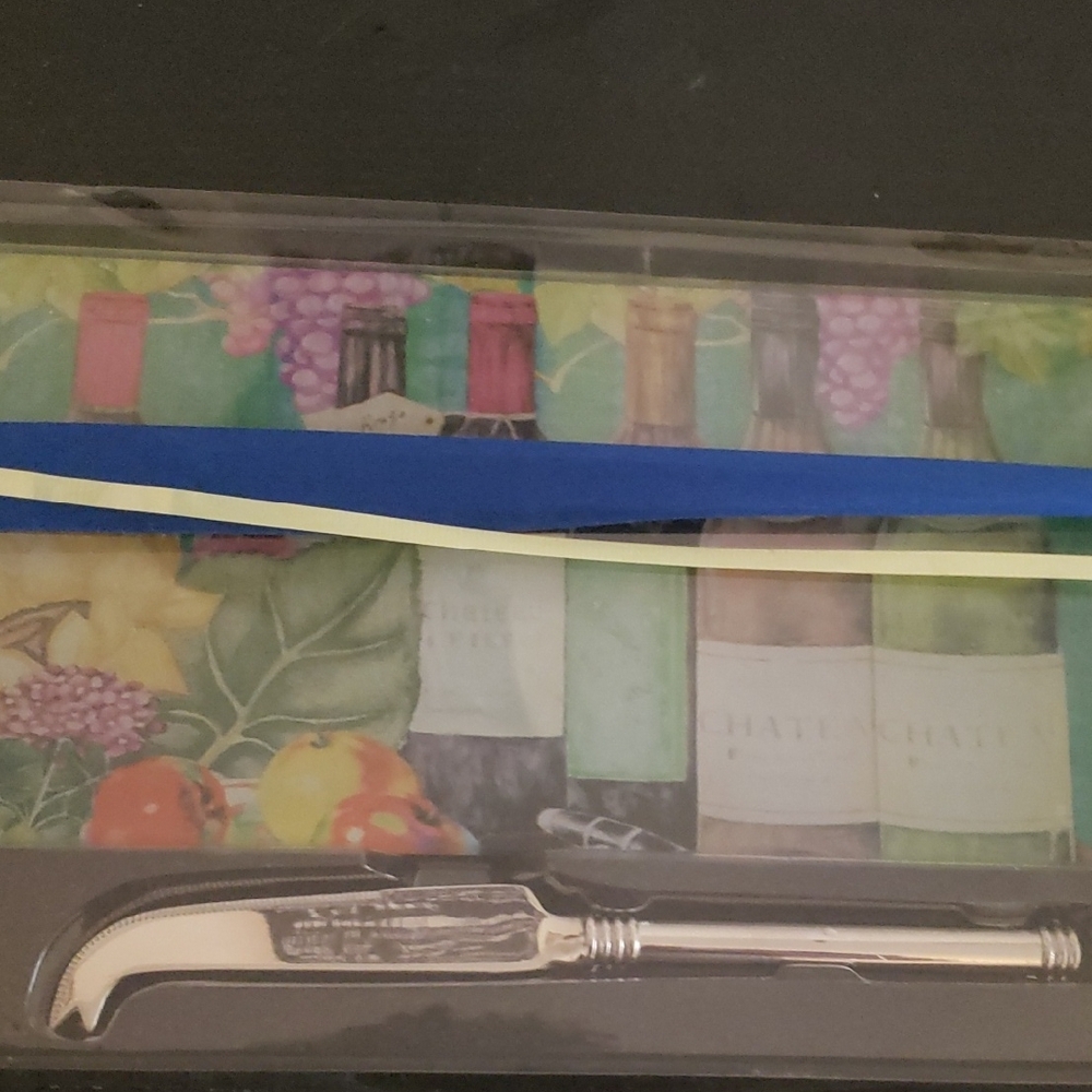 Silver Cheese Knife with Serving Tray (Designs Of Wine Bottles On It)
